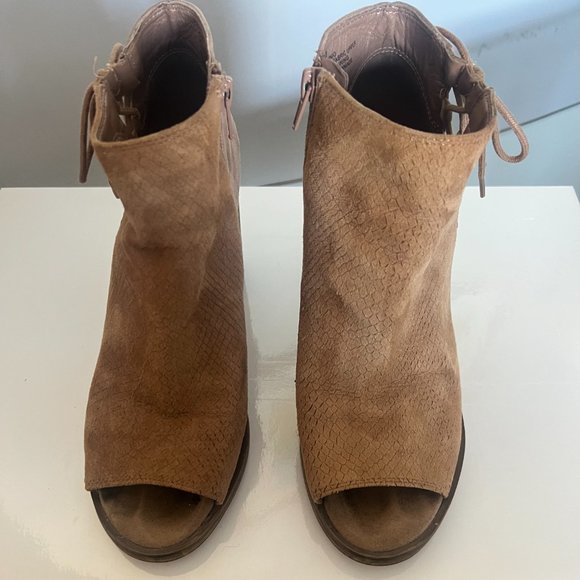 Nine West Tan Suede Toe Peep Ankle Boots, 3" Heal, Side Tie up & Zipper, 8.5M - Picture 2 of 4